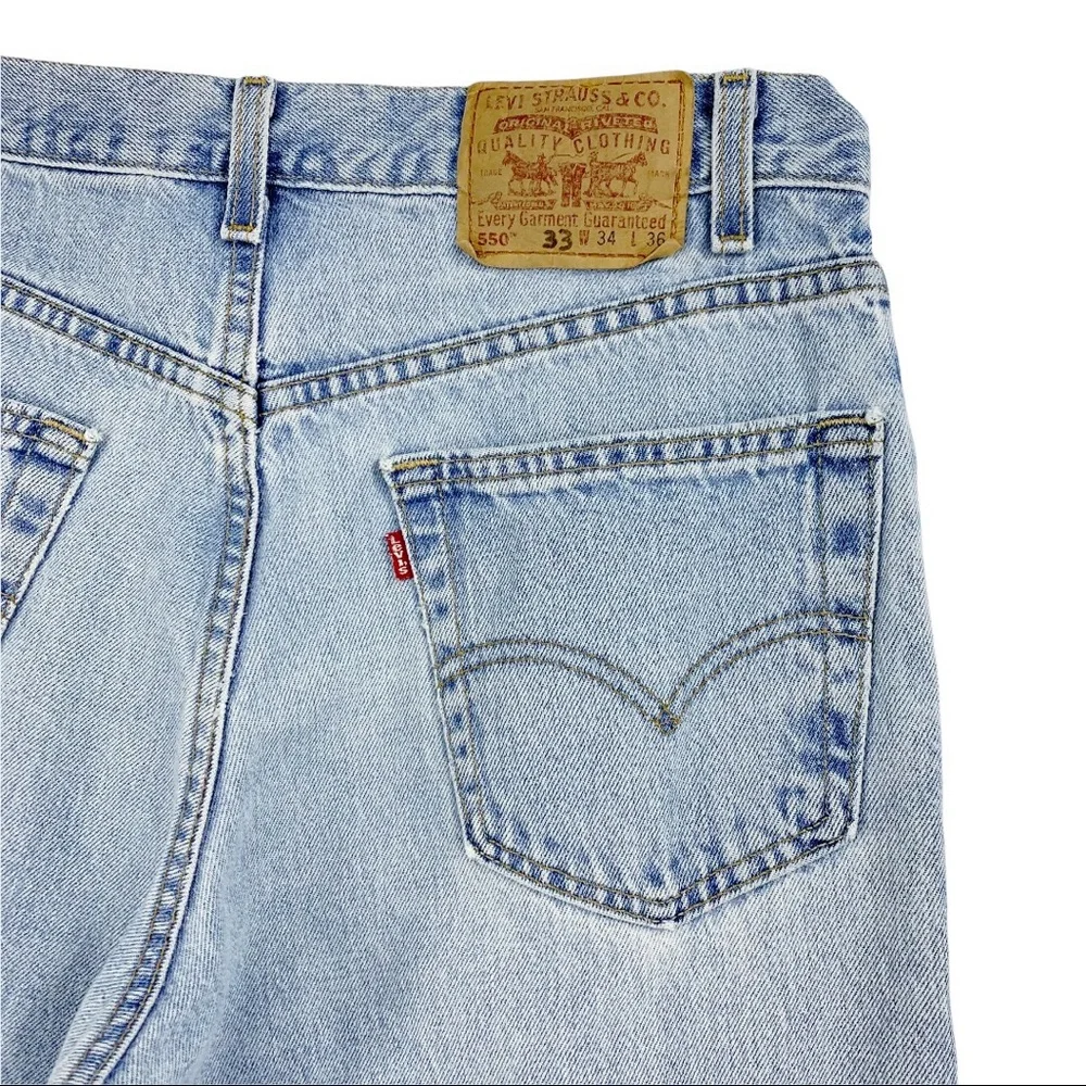 Vintage Levi’s 550 Made in the USA Relaxed Fit Light Wash W33 L35.5